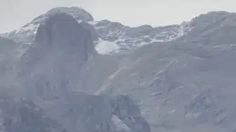 Munzur Dağları mevsimin ilk karı ile beyaza büründü