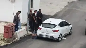 Elazığ Rüstempaşa Mahallesi'nde otomobilin çarptığı yaya hastanelik oldu