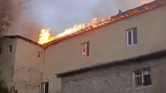 Dağlıca köyündeki okul yangınında Türk bayrağını alevlerin arasından kurtardı