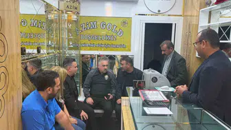 Diyarbakır emniyeti haraç istenen kuyumcuyu ziyaret ederek destek verdi
