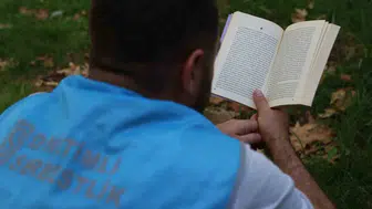 Diyarbakır'da yükümlüler her yerde kitap okuyarak hayata hazırlanıyor