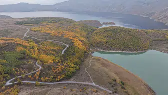 Nemrut Krater Gölü sonbaharın gelişiyle birlikte renk cümbüşüne ev sahipliği yapıyor