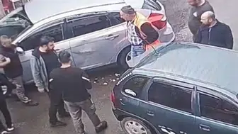 Diyarbakır sanayi sitesinde iki aracın çarpıştığı anlar kameraya yansıdı