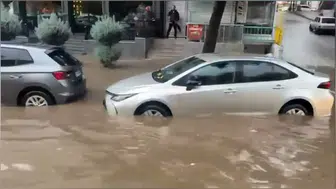 Diyarbakır'da sağanak yağış hayatı felç etti