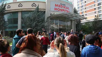 Elazığ Özel Medikal Hospital çalışanları maaşlarını alamadıkları için protesto düzenledi