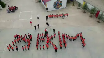 Diyarbakırlı öğrenciler Cumhuriyet coşkusunu tarihi köprüde yaşadı