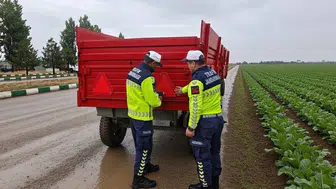 Muşta traktör römorklarına reflektör takıldı