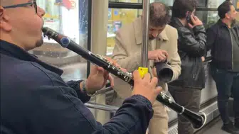 Elazığ'da belediye otobüsünde türkü ziyafeti