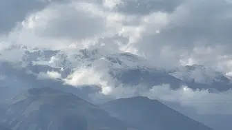 Hakkari Cilo Dağları mevsimin ilk karıyla beyaza büründü