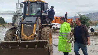 Yurtbaşı beldesinde selin izleri temizleniyor