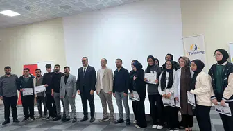Genç ilçesinde öğrencilere dijital dünyada güvenli kalmanın yolları anlatıldı