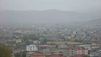 Van genelinde sis ve sağanak yağış ulaşımı olumsuz etkiliyor