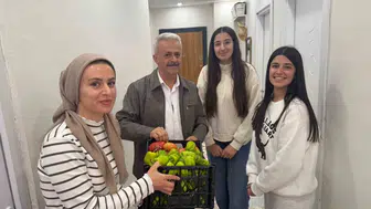 Sason İlçe Kütüphanesi bahçesinde yetişen sebzeler ihtiyaç sahiplerine ulaştı