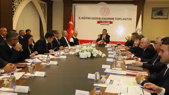 Bakan Tekin Hakkari'de eğitim yatırımlarını ve başarı grafiğini değerlendirdi