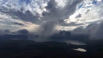 Nemrut Kalderası üzerinde oluşan bulut hareketleri görsel şölen sundu