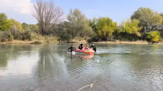 Dicle Nehri kenarında piknik yapan iki kişi mahsur kaldı