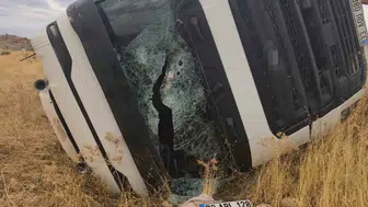 Kurtalan yolunda kamyon kazası sürücü hastanelik oldu
