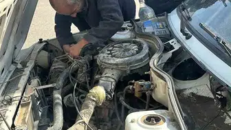 Siirt merkezde seyir halindeki otomobil aniden alevlere teslim oldu