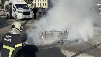 Siirt merkezde motosiklet ve hafif ticari araç çarpıştı