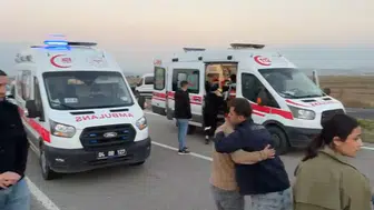 Düğün davetiyesi götüren aile kaza yaptı 3'ü çocuk 6 yaralı