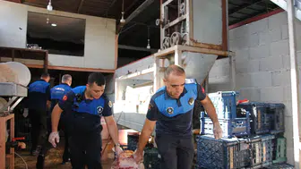 Şanlıurfa'da sağlıksız gıda üretimi yapan imalathaneye zabıta baskını