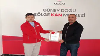 Hakkari'de kan bağışçısına Kızılay'dan anlamlı bronz madalya ödülü