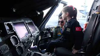 6 yaşındaki Meryem'in F-16 pilotu olma hayali TEKNOFEST'te gerçeğe dönüştü
