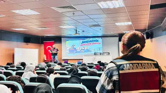 Şırnak'ta üniversite öğrencilerine madde bağımlılığı eğitimi verildi