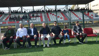 Bulanık Gençlerbirliği şampiyonluk kupasını kaldırarak play-off vizesini aldı