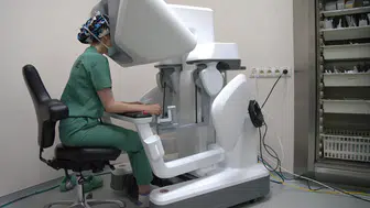 Muş'taki hasta İstanbul'dan yönetilen robotik cerrahi ile sağlığına kavuştu