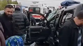 Van Muradiye yolunda tır ve hafif ticari araç çarpıştı