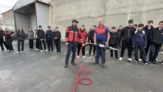 Yüksekova İtfaiyesi öğrencilere afet bilinci aşılayarak haftayı noktaladı