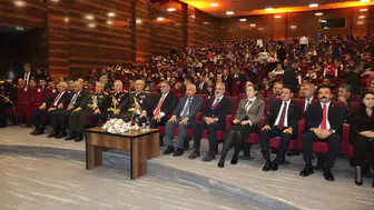Van 29 Ekim Cumhuriyet Bayramı coşkusunu kapalı alanda yaşadı