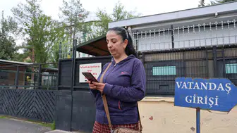 Diyarbakırda aile bilgilerini kullanan dolandırıcılar yaşlı kadının altınlarını çaldı