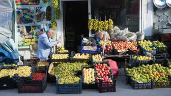 Muş'ta 40 yıllık gelenek: Güz armutlarını ipe dizerek saklıyorlar