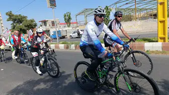 İran'da öldürülen çocuklar için 2 bin 865 kilometre pedal çevirdiler