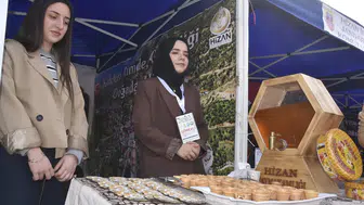 Bitlis Hizan ilçesinde ilk karakovan balı hasadı festivali başladı
