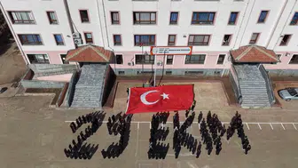 Siverekli öğrenciler Cumhuriyet coşkusunu koreografiyle kutladı