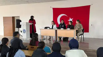 Patnoslu gençler kariyer yolculuklarında sağlık profesyonelleriyle buluştu