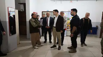 Uludere Kaymakamı Kaya Ortabağ'daki okulun eksiklerini yerinde inceledi