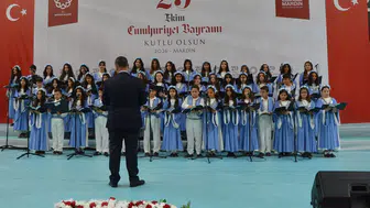 Mardin'de Cumhuriyet coşkusu çocuk korosundan dört dilde türkü