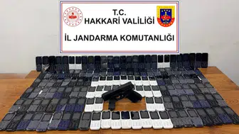 Şemdinli'de jandarma operasyonuyla çok sayıda kaçak telefon yakalandı