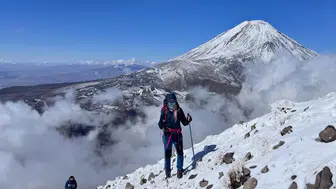 Dağcılar Küçük Ağrı zirvesinden Büyük Ağrı Dağı'nı görüntüledi