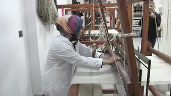 Siirtli usta öğretici Beşire İlik geleneksel dokuma sanatını yaşatıyor