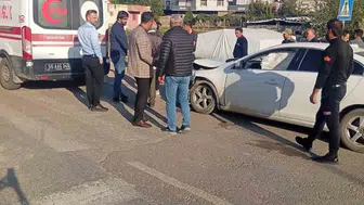 Siirt Kurtalan yolunda iki aracın karıştığı kazada üç kişi yaralandı