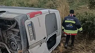 Van Gevaş yolunda minibüs devrildi 6 kişi yaralandı