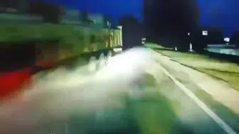 Şırnak'ta otobüs ve tırın çarpıştığı kaza anı kameraya yansıdı