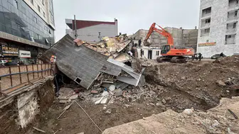 Van'da kazı çalışması sırasında lokanta binası çöktü
