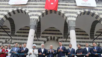 Depremde hasar gören 6 tarihi cami yeniden ibadete açıldı