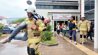 Tunceli'de sağlık binalarında kapsamlı deprem ve yangın tatbikatı yapıldı
